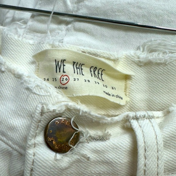 We The Free by Free People White Distressed Denim Shorts Size 26 - Picture 3 of 6